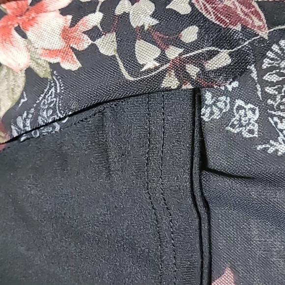 GIMMICKS BY BKE FLORAL DESIGN MESH OPEN SHOULDER V-NECK CROCHET DETAILS BLOUSE - Picture 7 of 12